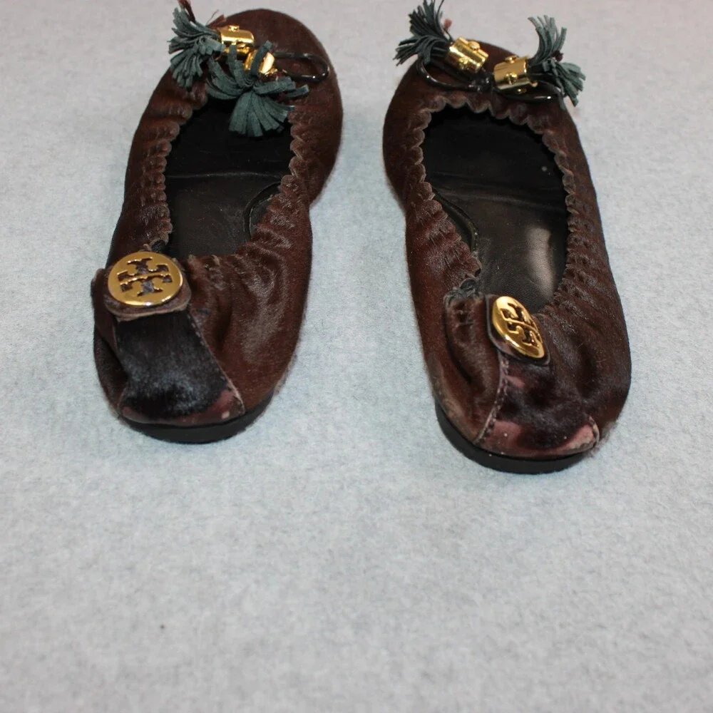 Tory Burch Ballet Flats Womens Size 5.5 Brown Calf Hair Gold Tasseled Flat Logo